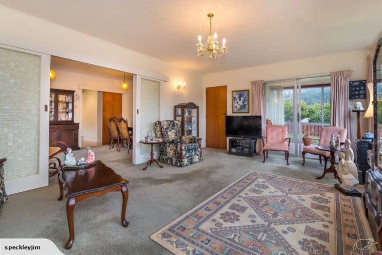 Photo of property in 301 Stokes Valley Road, Stokes Valley, Lower Hutt, 5019