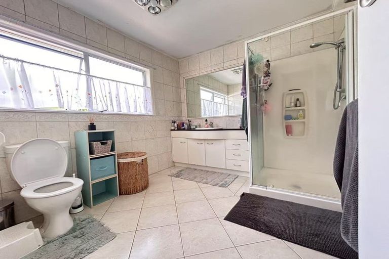 Photo of property in 15 Sorrel Crescent, Bucklands Beach, Auckland, 2012