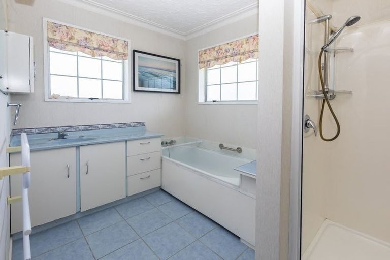 Photo of property in 16 Waimokihi Place, Somerfield, Christchurch, 8024