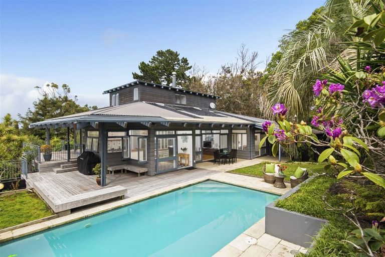 Photo of property in 3/130 Beach Road, Castor Bay, Auckland, 0620