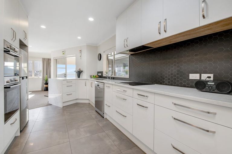 Photo of property in 84 Tauranga Place, Orewa, 0931