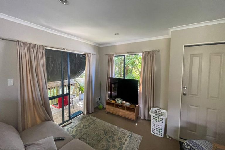 Photo of property in 6a Aldern Road, Massey, Auckland, 0614