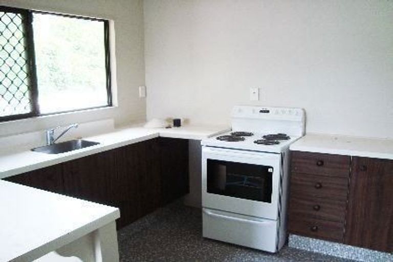 Photo of property in 2/24 Lambrown Drive, Totara Vale, Auckland, 0629