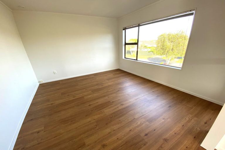 Photo of property in 11 Birman Close, Half Moon Bay, Auckland, 2012