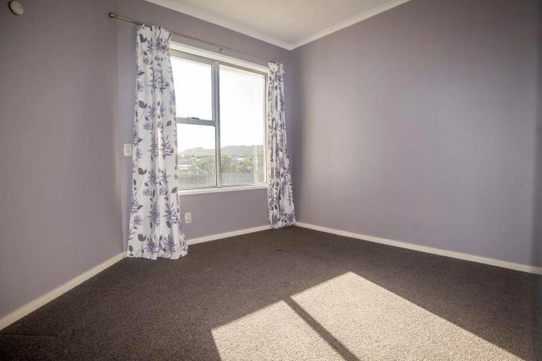 Photo of property in 5 Peach Tree Grove, Maungaraki, Lower Hutt, 5010