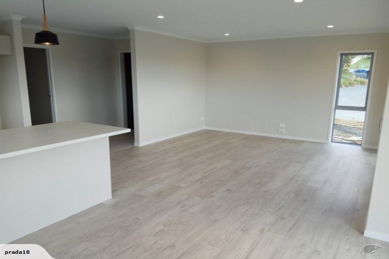 Photo of property in 10 Ridgeview Close, Red Beach, 0932