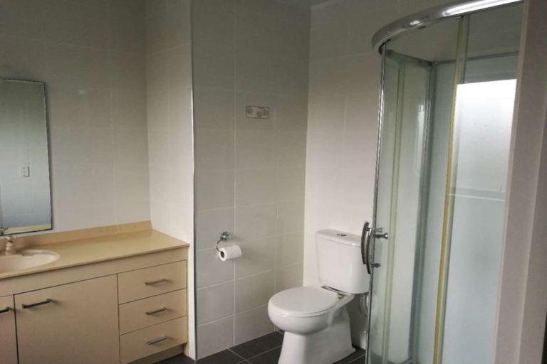 Photo of property in 1/123 Wiseley Road, West Harbour, Auckland, 0618