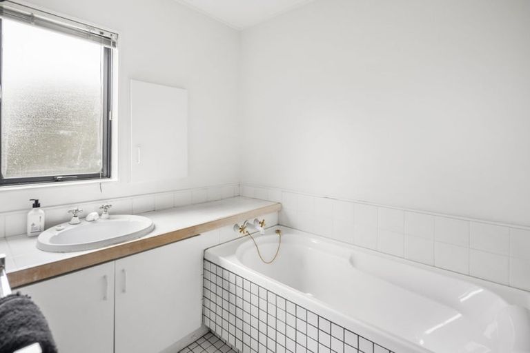 Photo of property in 28 Hay Street, Oriental Bay, Wellington, 6011