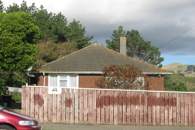 Photo of property in 38 Driver Crescent, Cannons Creek, Porirua, 5024