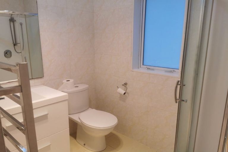 Photo of property in 14 Cairngorm Place, Highland Park, Auckland, 2010