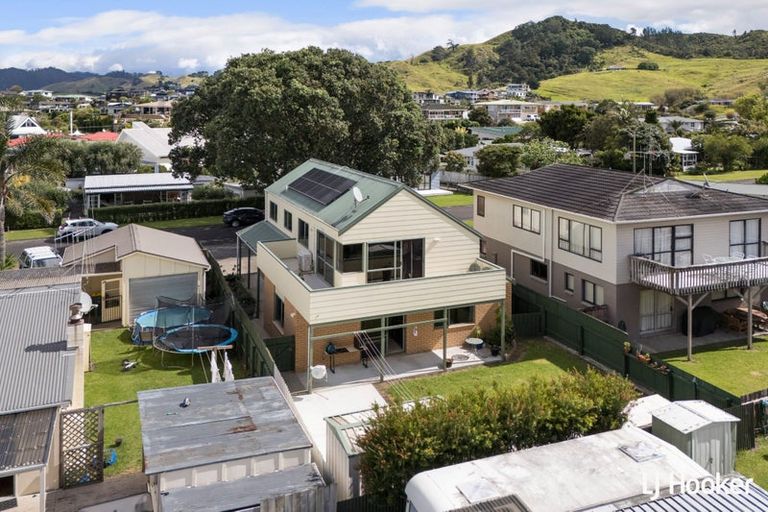 Photo of property in 42 Ocean View Road, Waihi Beach, 3611