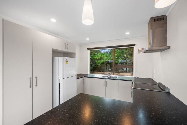 Photo of property in 28 Elizabeth Drive, West Harbour, Auckland, 0618