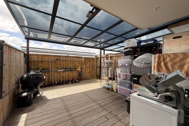 Photo of property in 39 Otuwairoa Esplanade, Opaheke, Papakura, 2113
