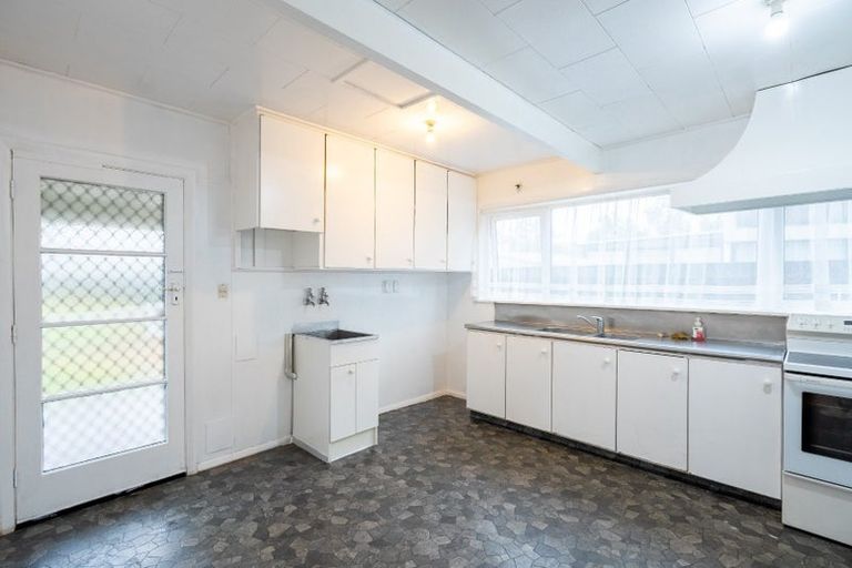 Photo of property in 239 Fitzherbert Avenue, West End, Palmerston North, 4410