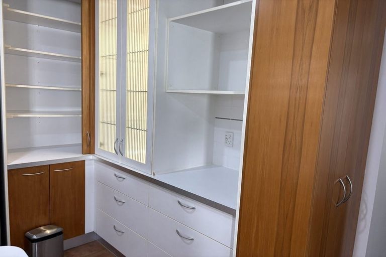 Photo of property in 8 Madeira Lane, Massey, 0614