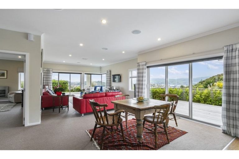 Photo of property in 15 Canary Way, Whitby, Porirua, 5024