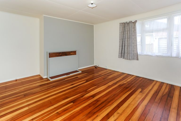 Photo of property in 2 Emere Place, Meremere, Mercer, 2474