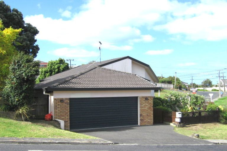 Photo of property in 2/32 Bevyn Street, Castor Bay, Auckland, 0620