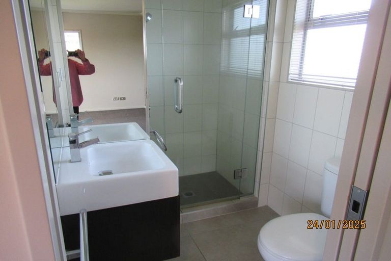 Photo of property in 4313a Great North Road, Glendene, Auckland, 0602