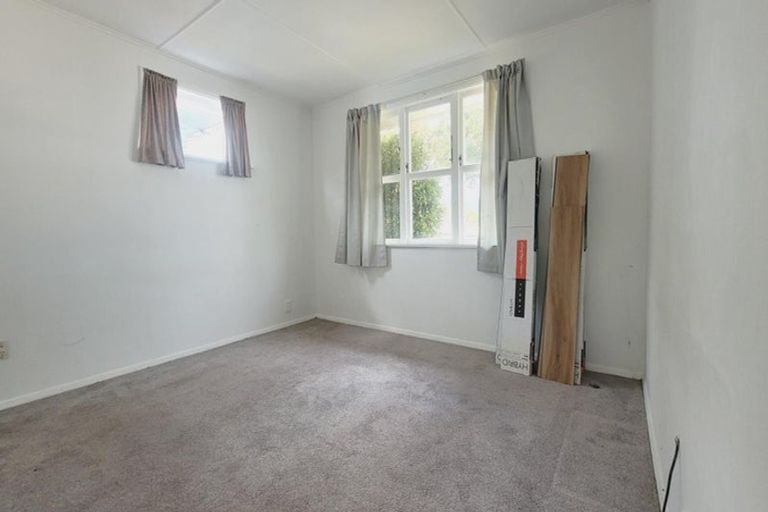 Photo of property in 25 Sievers Grove, Cannons Creek, Porirua, 5024