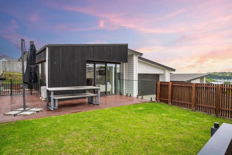 Photo of property in 124 Parkview Drive, Gulf Harbour, Whangaparaoa, 0930