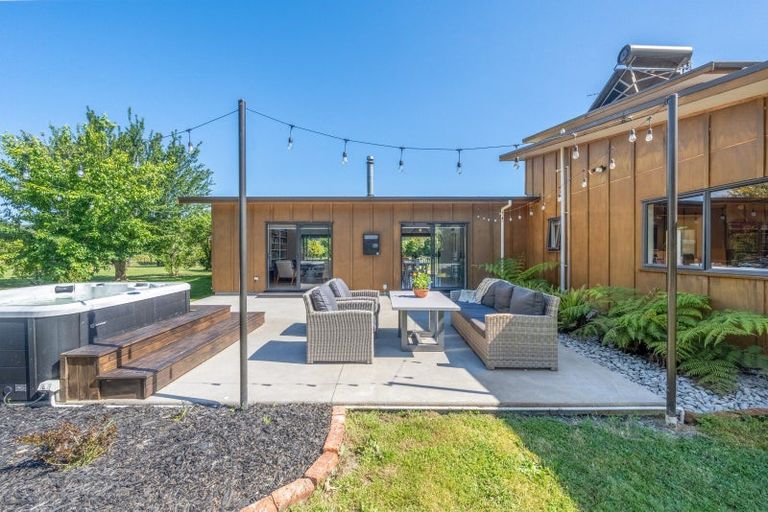 Photo of property in 69 Clevedon Kawakawa Road, Clevedon, Papakura, 2585