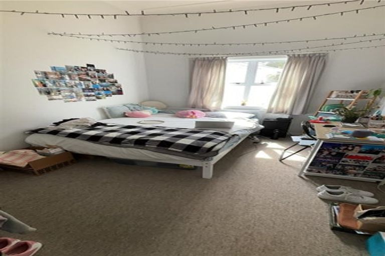 Photo of property in 121 Kelburn Parade, Kelburn, Wellington, 6012