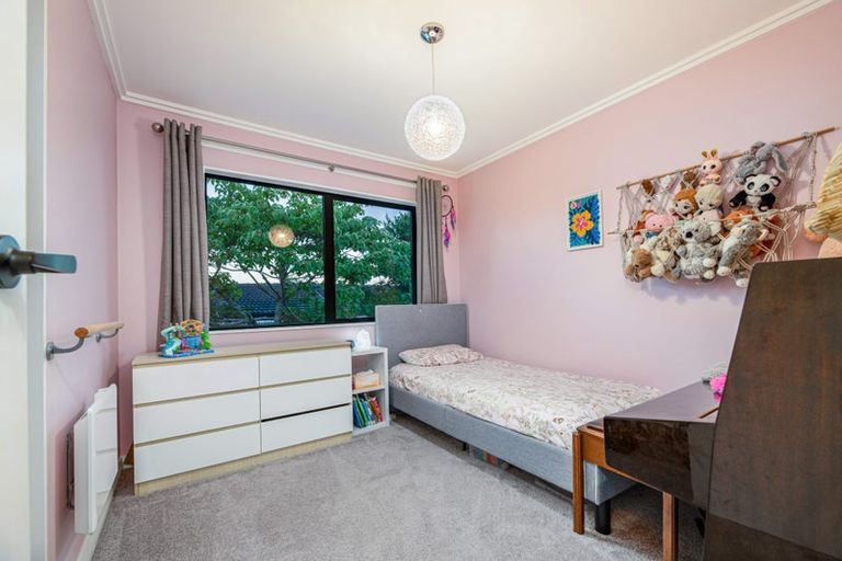 Photo of property in 17 Gallony Avenue, Massey, Auckland, 0614