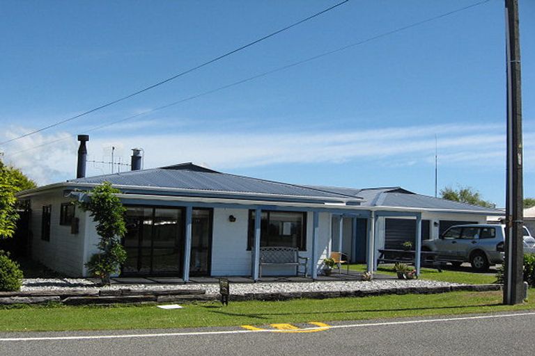 Photo of property in 16 Shelswell Street, Westport, 7825