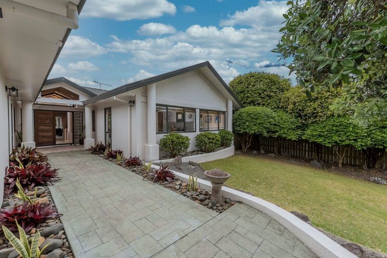 Photo of property in 15 Hogarth Rise, West Harbour, Auckland, 0618