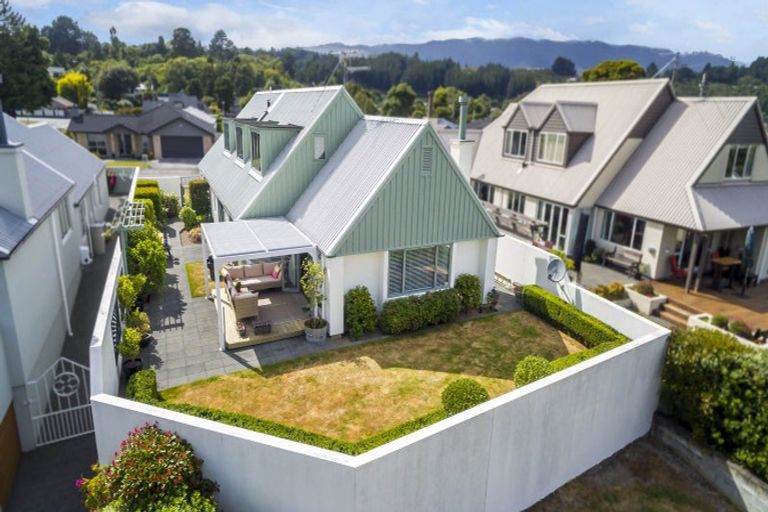 Photo of property in 2a Vernon Grove, Brown Owl, Upper Hutt, 5018