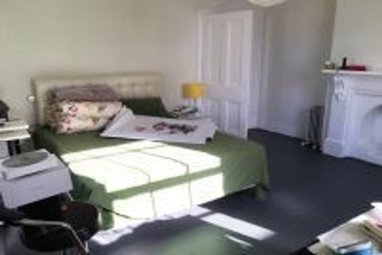 Photo of property in 5 Sampson Lane, Northcote, Auckland, 0627