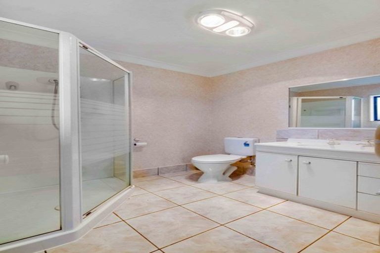 Photo of property in 2 Oakwood Place, Pukekohe, 2120