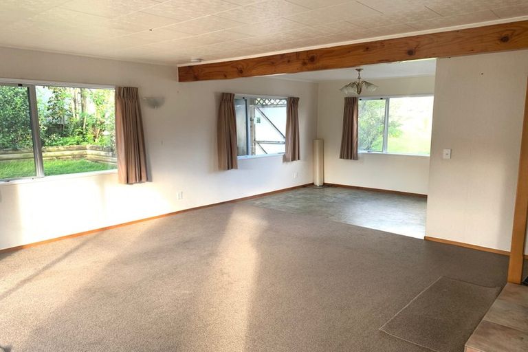 Photo of property in 1024 East Coast Road, Fairview Heights, Auckland, 0630