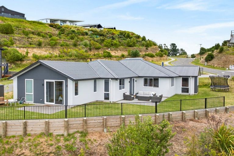 Photo of property in 77 Oak Road, Poraiti, Napier, 4112