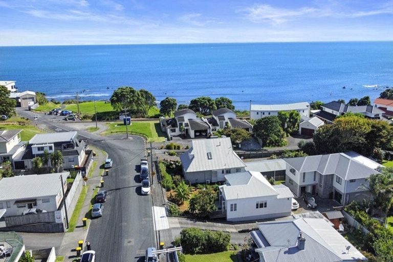 Photo of property in 7 Belt Road, Moturoa, New Plymouth, 4310