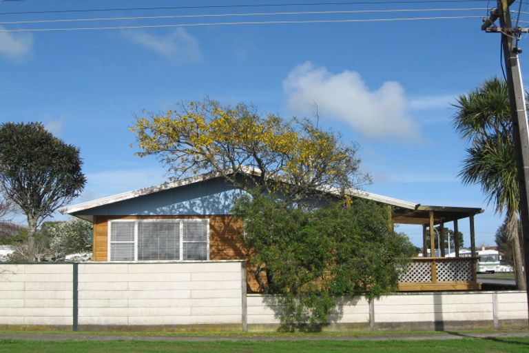Photo of property in 95 Queen Street, Waitara, 4320