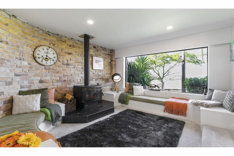 Photo of property in 115 Hillcrest Road, Hatfields Beach, Orewa, 0931