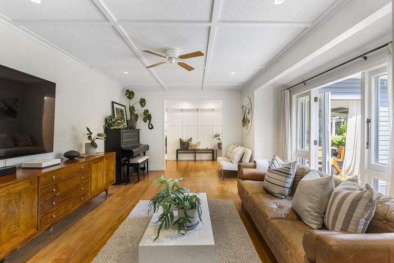 Photo of property in 1/27 Kiteroa Terrace, Rothesay Bay, Auckland, 0630