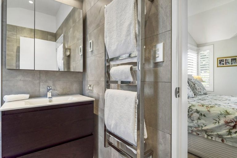 Photo of property in 8 Tree Fern Trail, Campbells Bay, Auckland, 0630