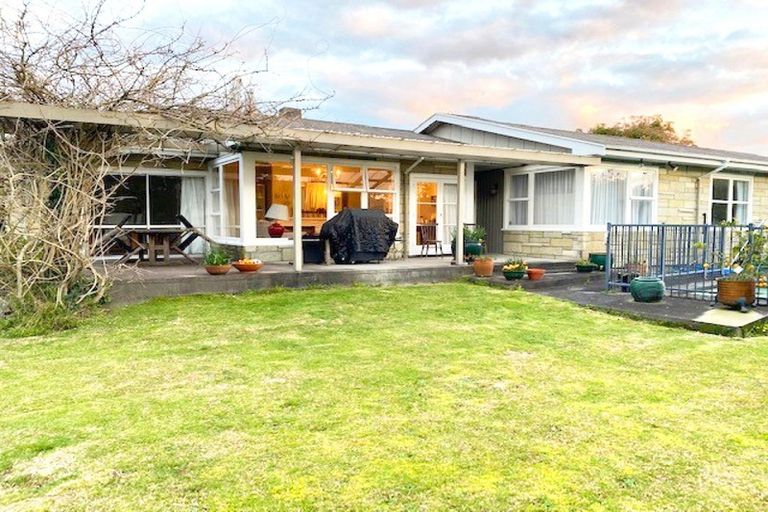 Photo of property in 22 Braid Road, St Andrews, Hamilton, 3200