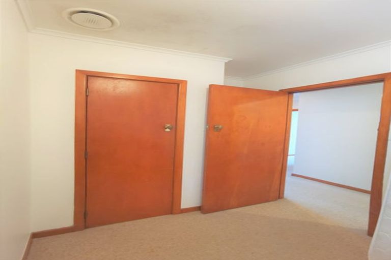 Photo of property in 228 Whitney Street, Blockhouse Bay, Auckland, 0600