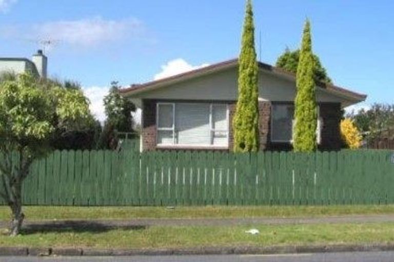 Photo of property in 1/124 Hutchinson Avenue, New Lynn, Auckland, 0600