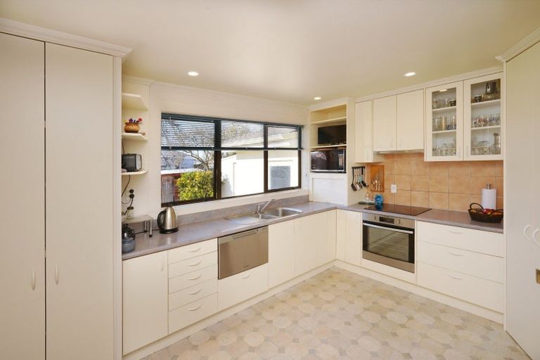 Photo of property in 2 Ward Place, Rangiora, 7400