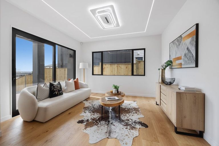 Photo of property in 8 Mill Hill Close, Flat Bush, 2019