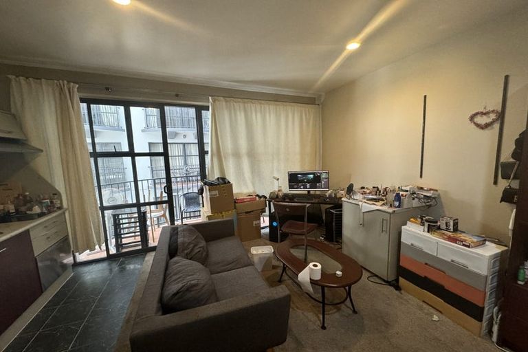 Photo of property in Atrium Towers, 4h/154 The Terrace, Wellington Central, Wellington, 6011