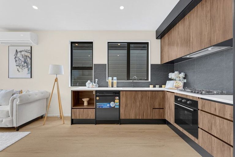 Photo of property in 1 Taukahiwi Road, Pukekohe, 2120