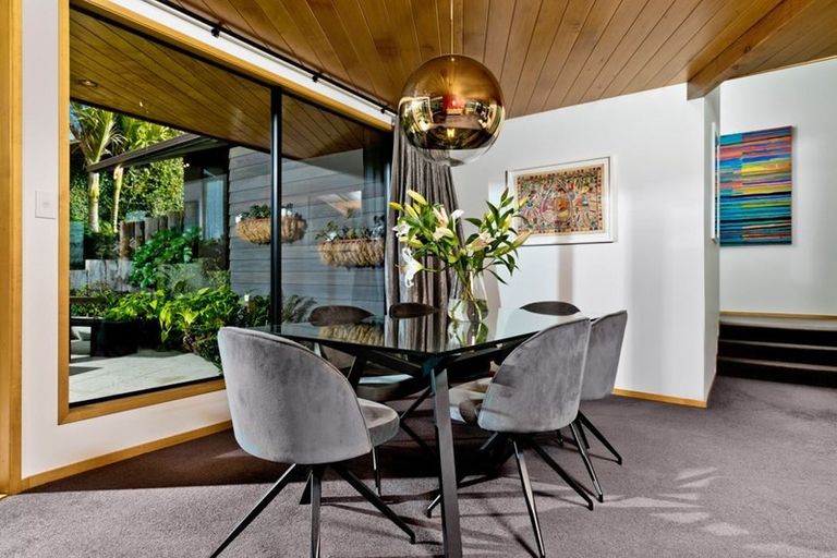 Photo of property in 18 Oakpark Place, West Harbour, Auckland, 0618