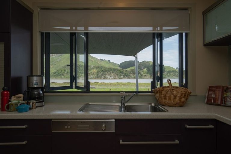 Photo of property in 139 Te Mahoe Road, Mokau, 4376
