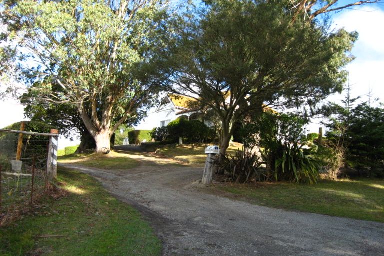 Photo of property in 15 Easons Road, Hampden, 9410
